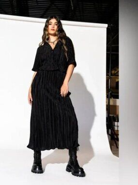 LALA ORIGINAL: Ćest la Vie Plissé Skirt Set in Black